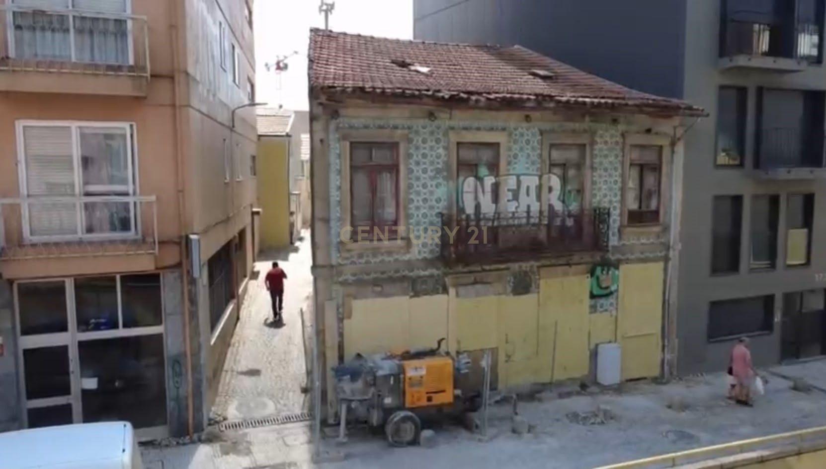 Fotografia 2 de Prédio para reconstrução em Faria Guimarães