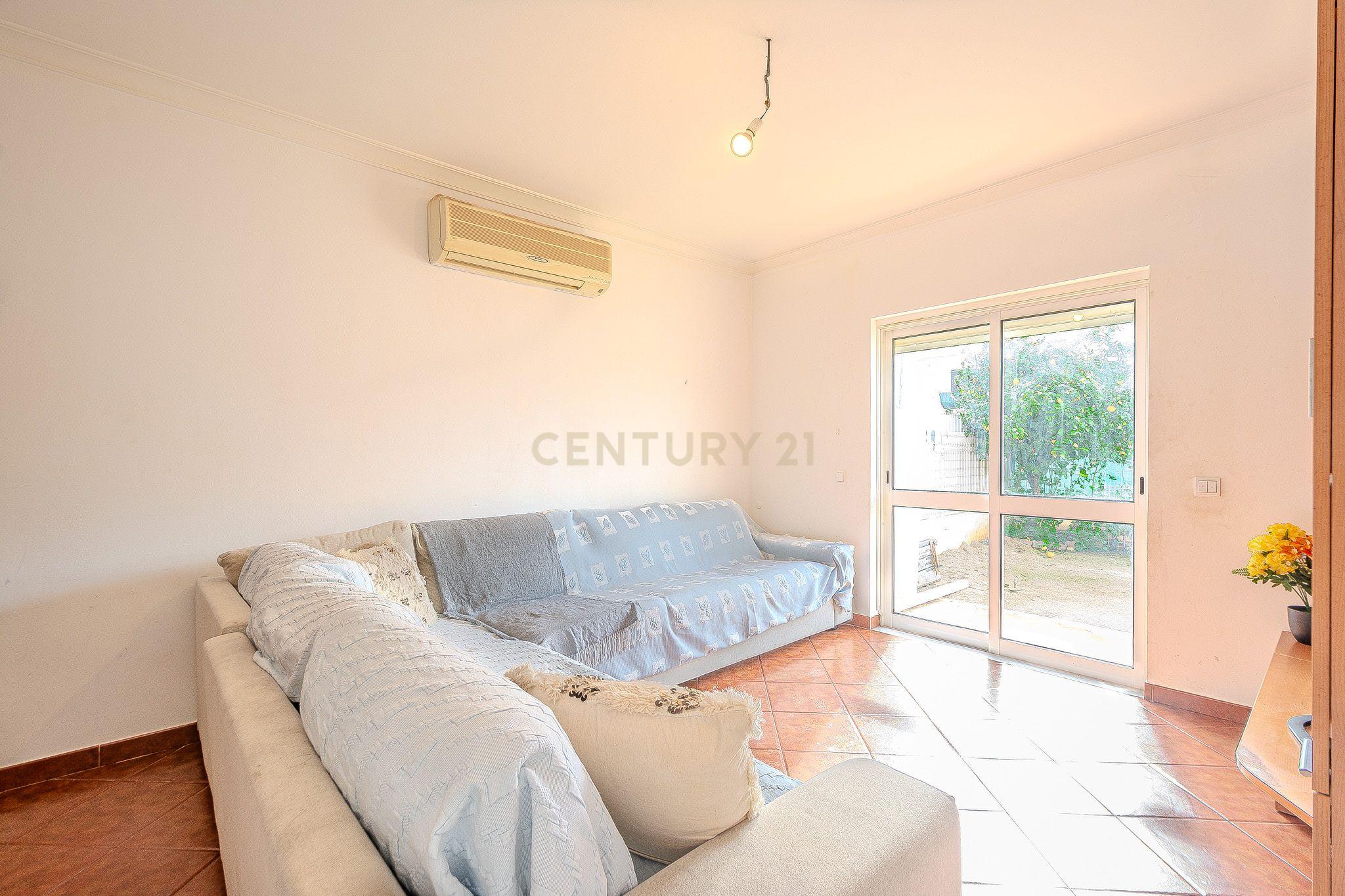 Moradia T2 com Garagem e Logradouro - Ferreiras, Albufeira - Image 3