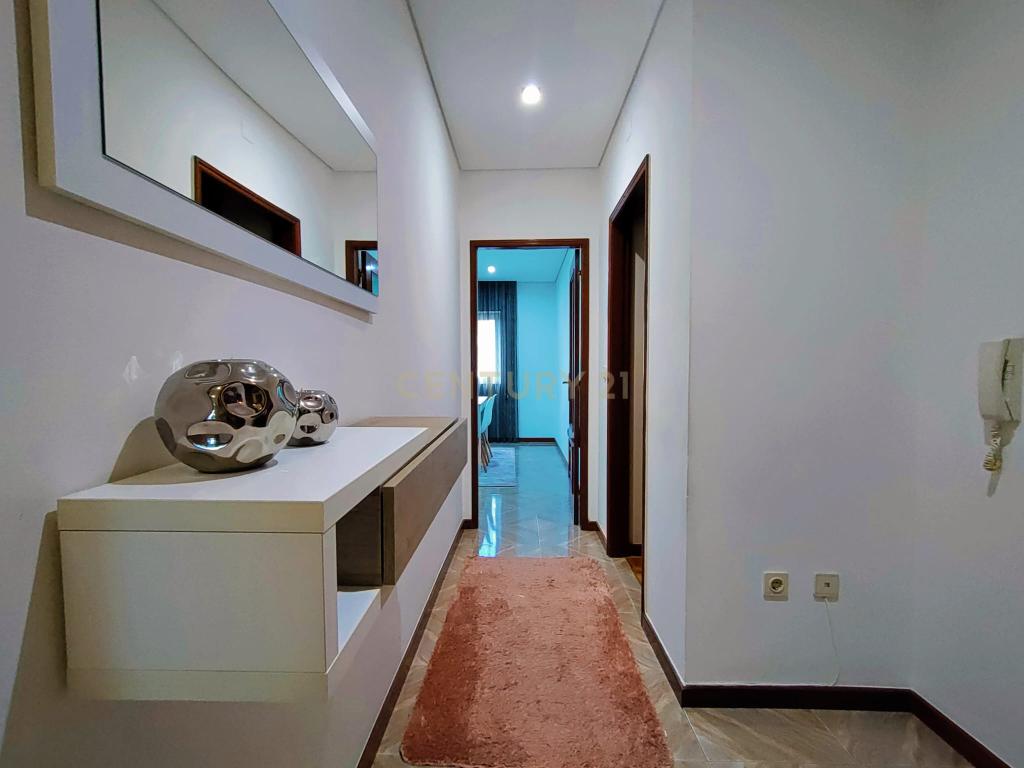 Apartamento T3 com Terraço e Vista na Póvoa de Varzim - Image 23