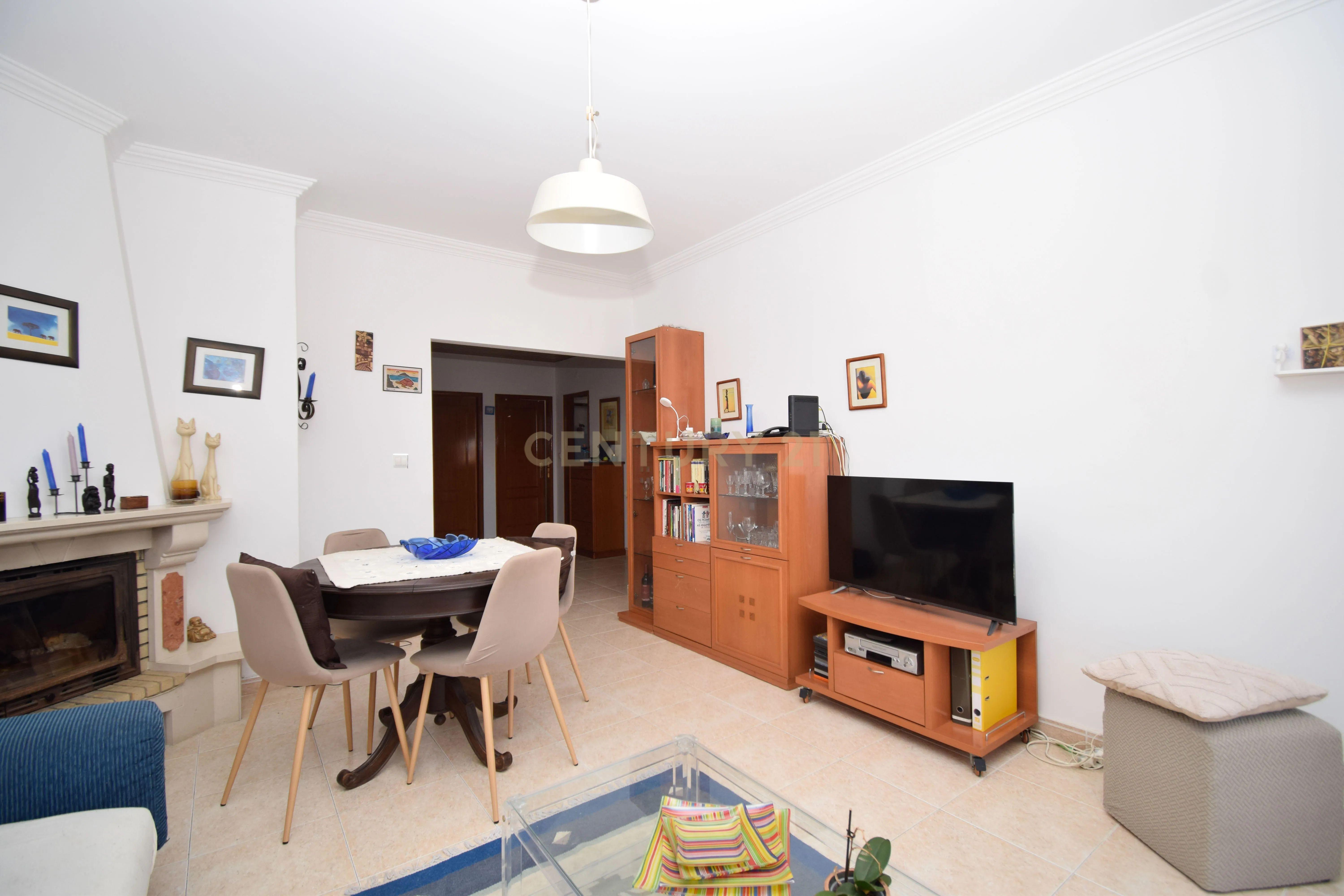 Fotografia 8 de Apartamento T3, com 107 m² de área útil, estúdio musical com 40 m² e garagem fechada , varanda e arrecadação