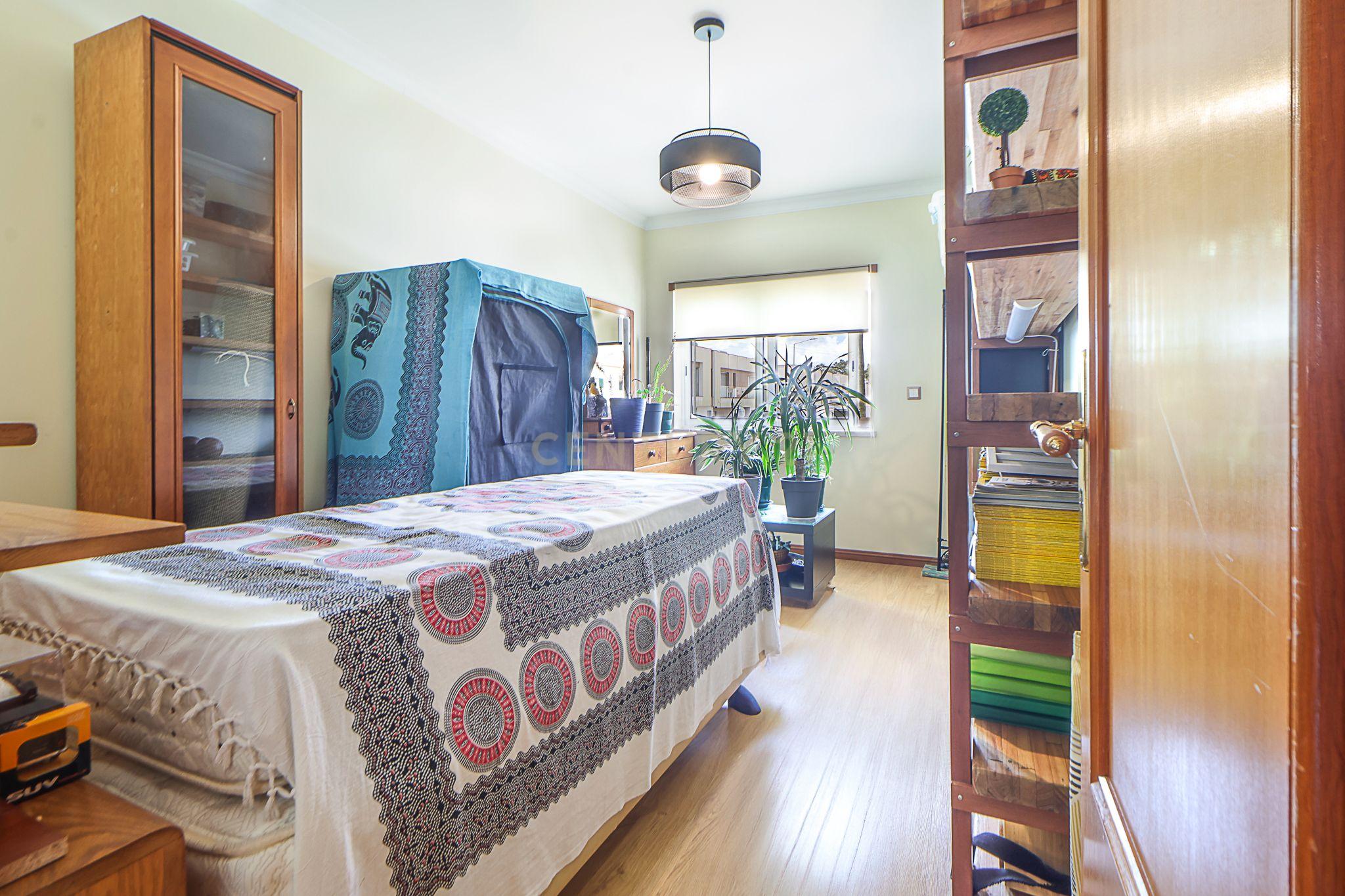 Apartamento T3 em Pinhal de Frades, Seixal, com garagem e arrecadação. - Image 36