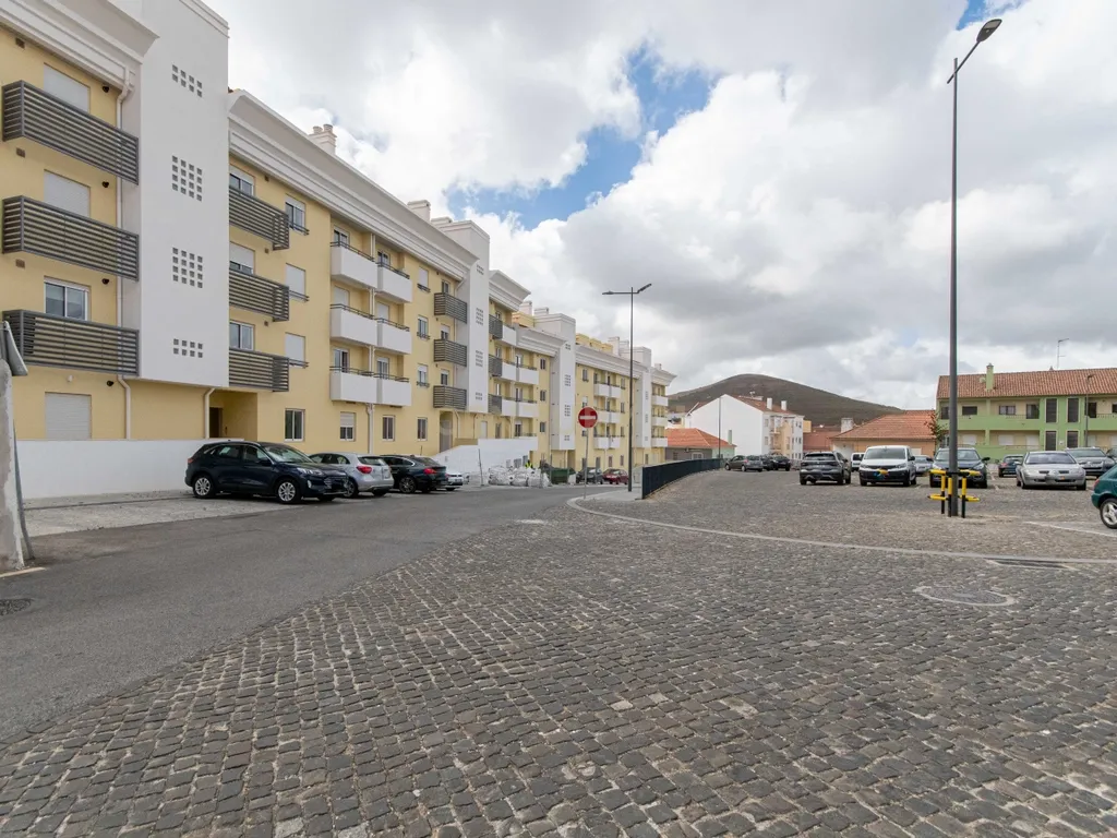 Apartamento Novo T2, com varandas, garagem e arrecadação em Mafra - Image 22