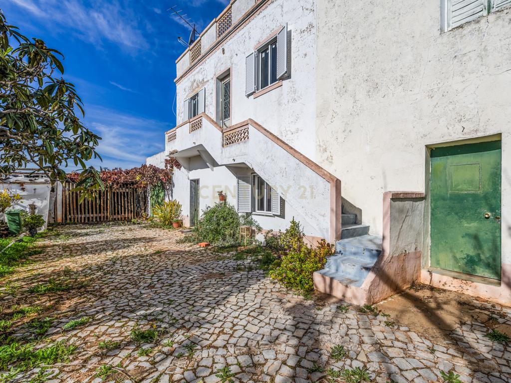 Moradia com Terrenos Rústicos na Horta da Jardina – Bela Salema, Faro - Image 4