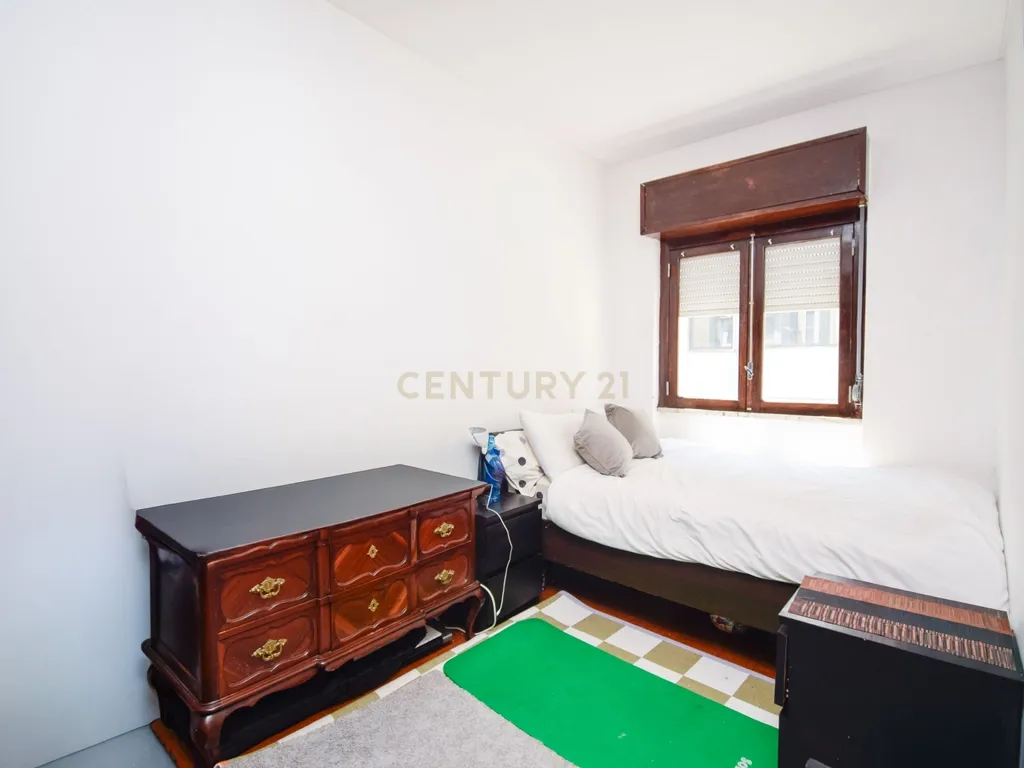 Apartamento T2 em zona central, inserido em prédio com 2 elevadores - Image 5