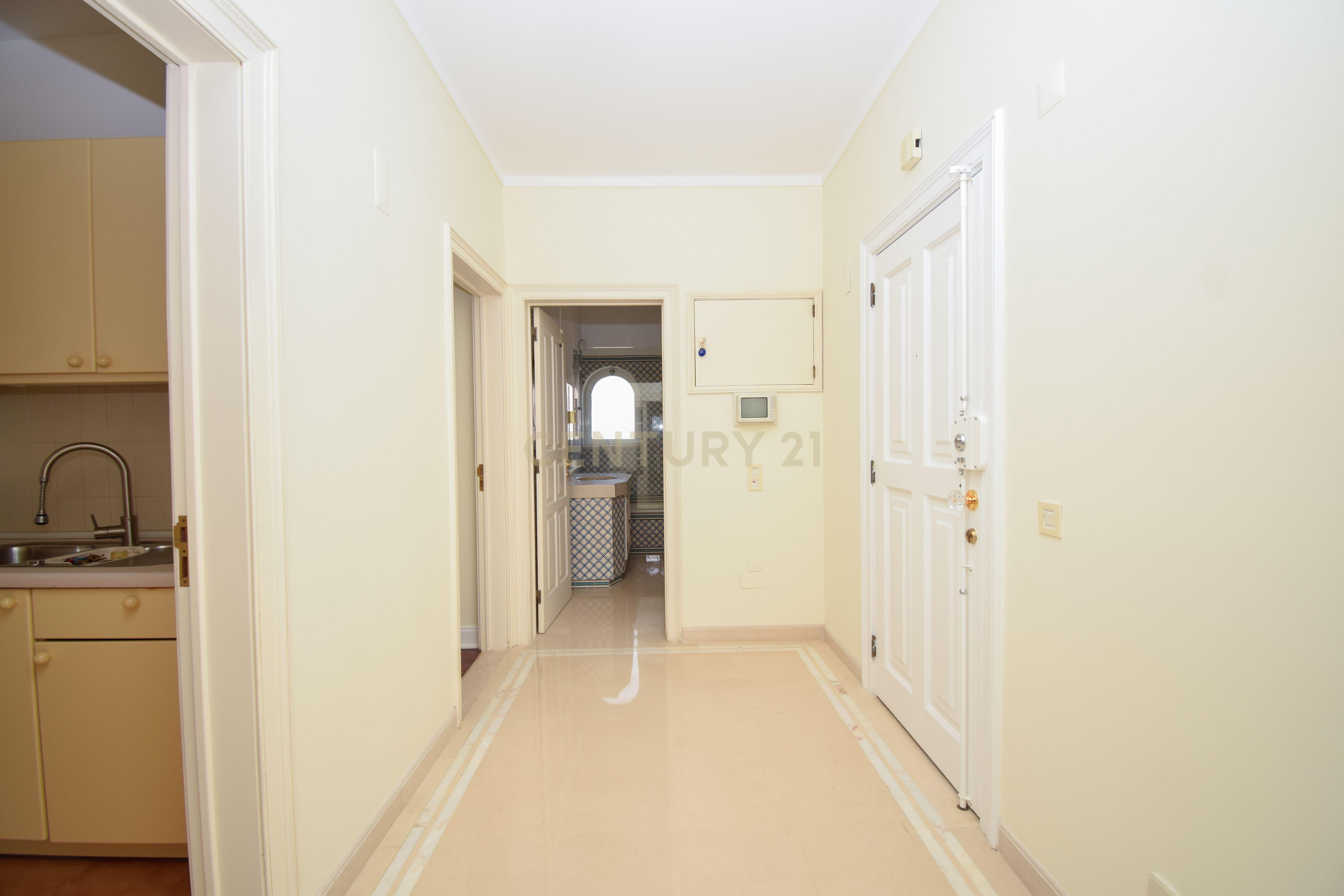 Fotografia 8 de 🏡 T1 de Excelência no Centro de Cascais – Condomínio Privado com Piscina
