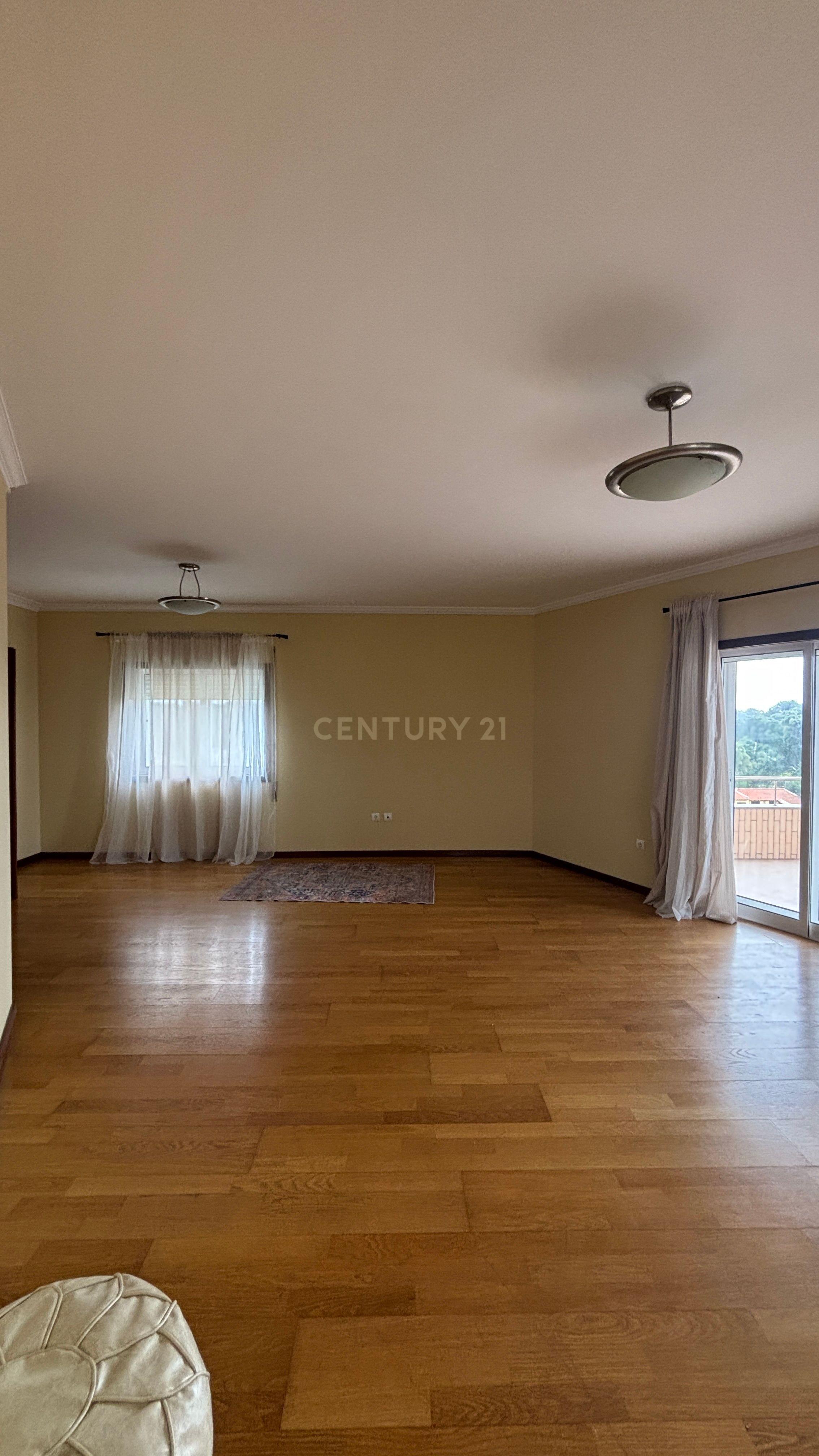 Fotografia 10 de Apartamento T3 no Último Piso com Terraço e Garagem – A Apenas 750 Metros da Praia