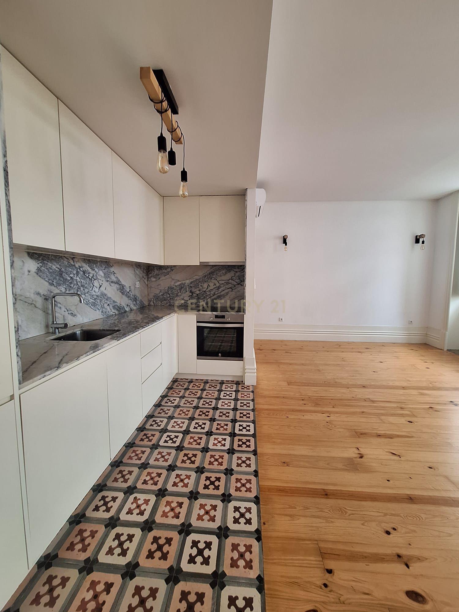 Apartamento T2 moderno na Rua do Bonfim, Porto. - Image 2