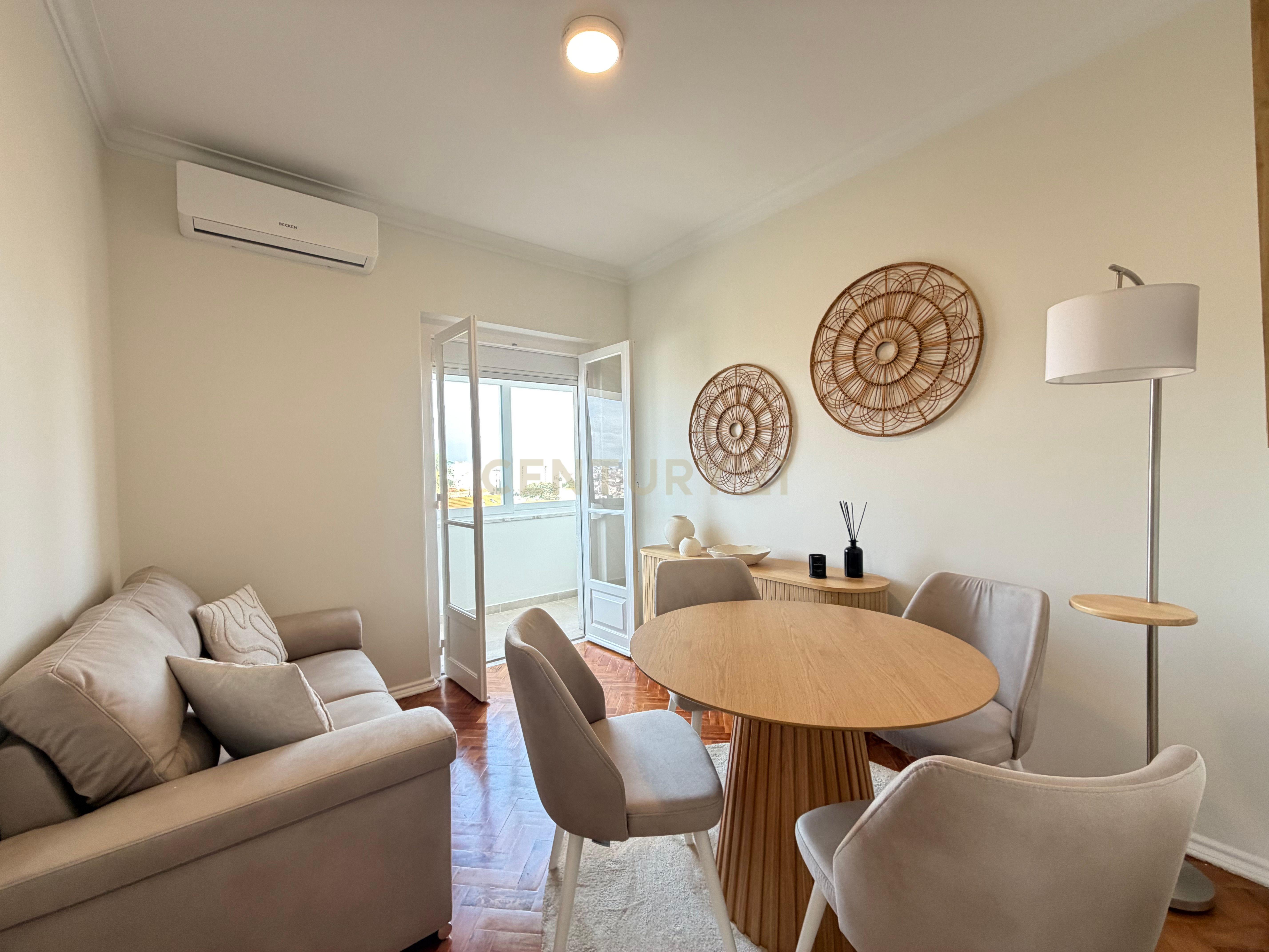 Fotografia 11 de Apartamento T3 de Charme Totalmente Remodelado e Equipado com Vista Deslumbrante sobre Lisboa e o Tejo