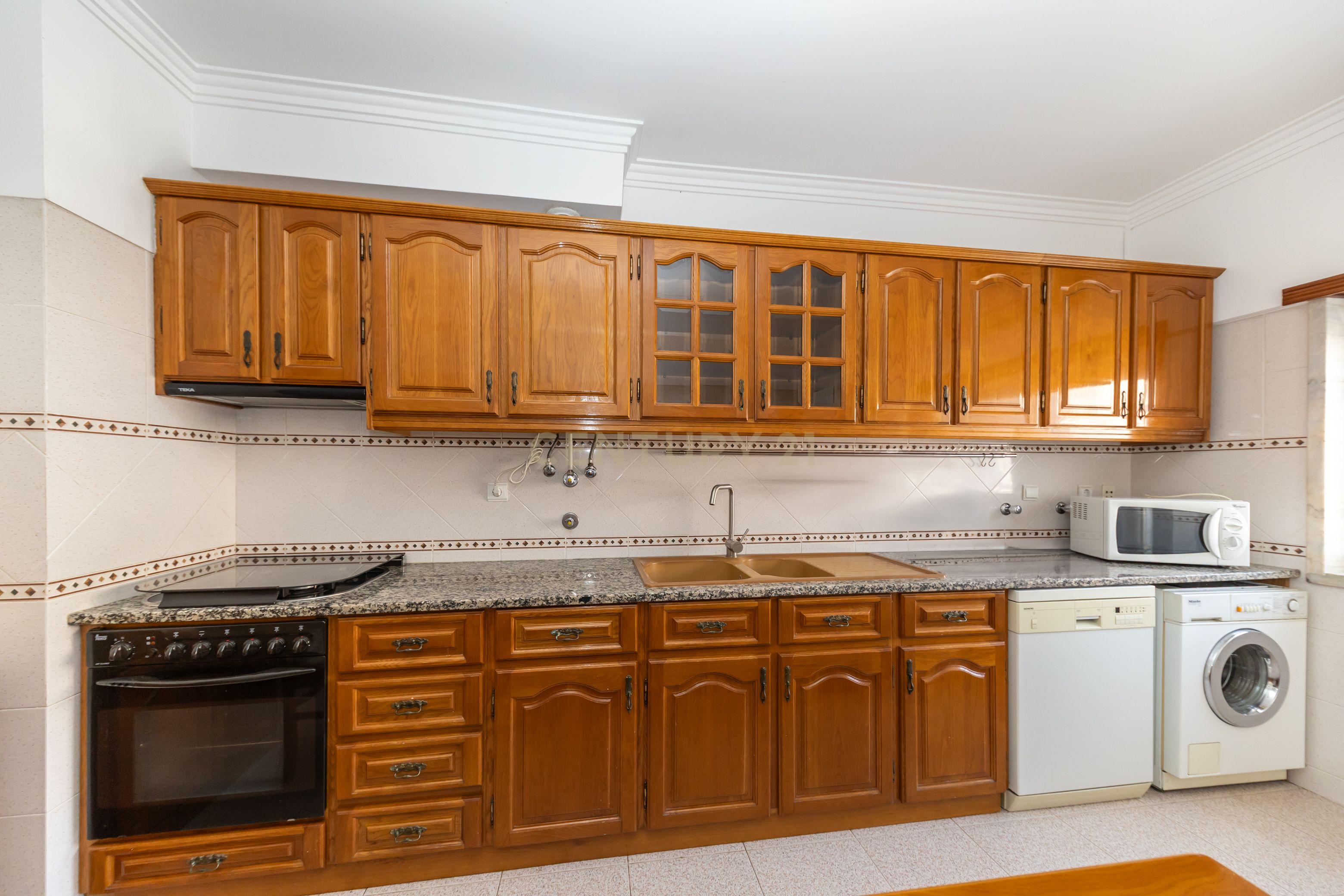 Apartamento T3 para arrendamento – Quinta da Marialva, Corroios - Image 9
