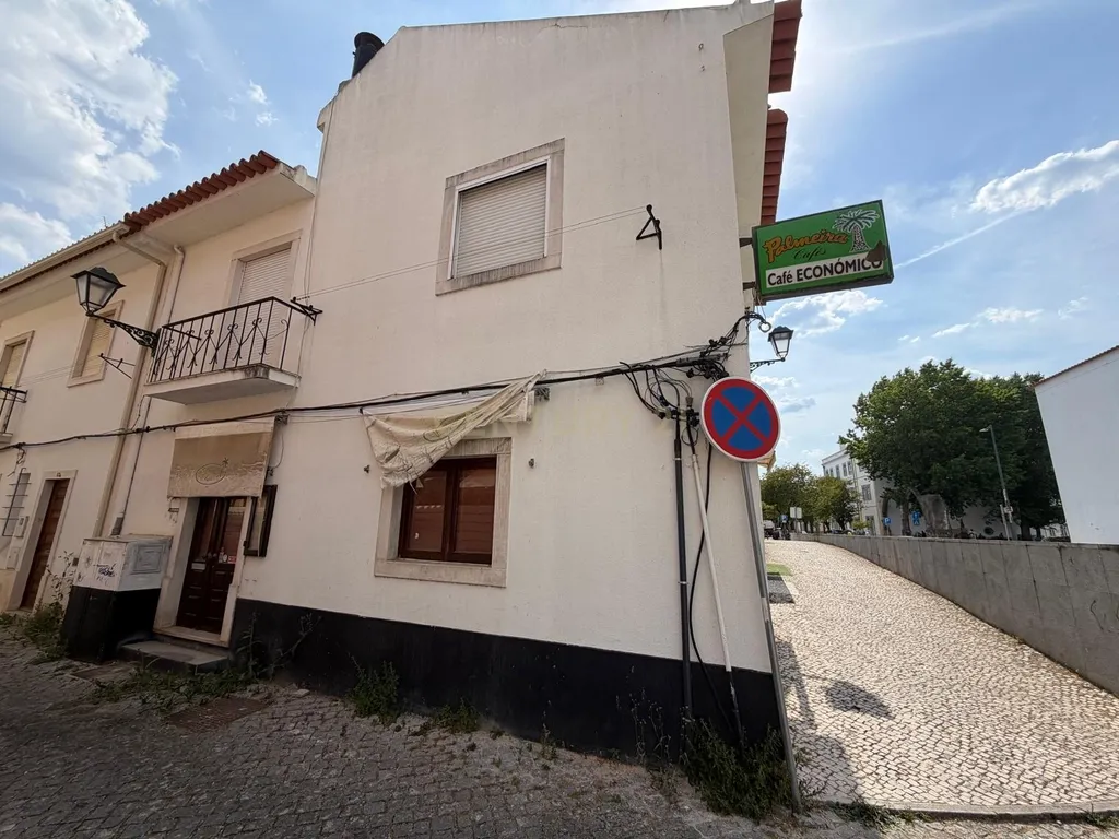 Moradia T2 no centro de Tomar, Santarém - Oportunidade Única - Image 2