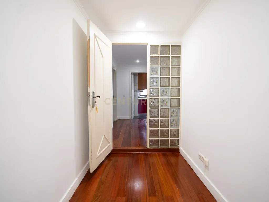 Apartamento T4 em Odivelas com Garagem e Elevador - Image 30