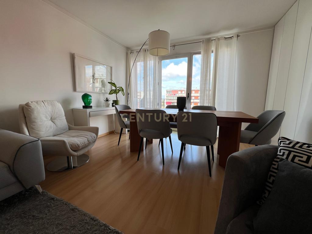 Apartamento T3 com vista desafogada e excelente luminosidade em Lumiar - Image 5