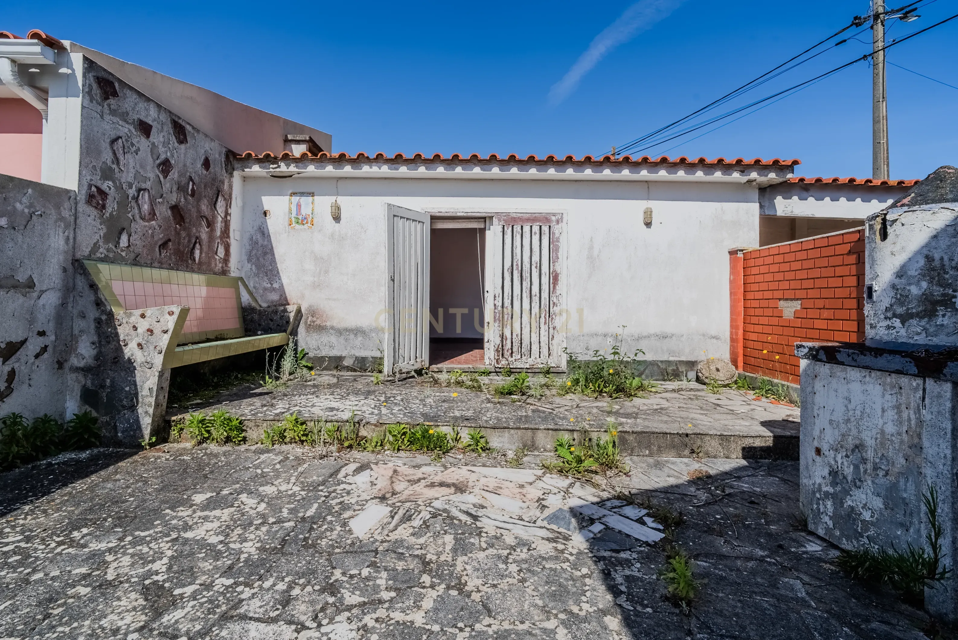 MORADIA TÉRREA T2+1, COM GARAGEM E LOGRADOURO, NA SILVEIRA, A 5 MINUTOS DA PRAIA AZUL - Image 51