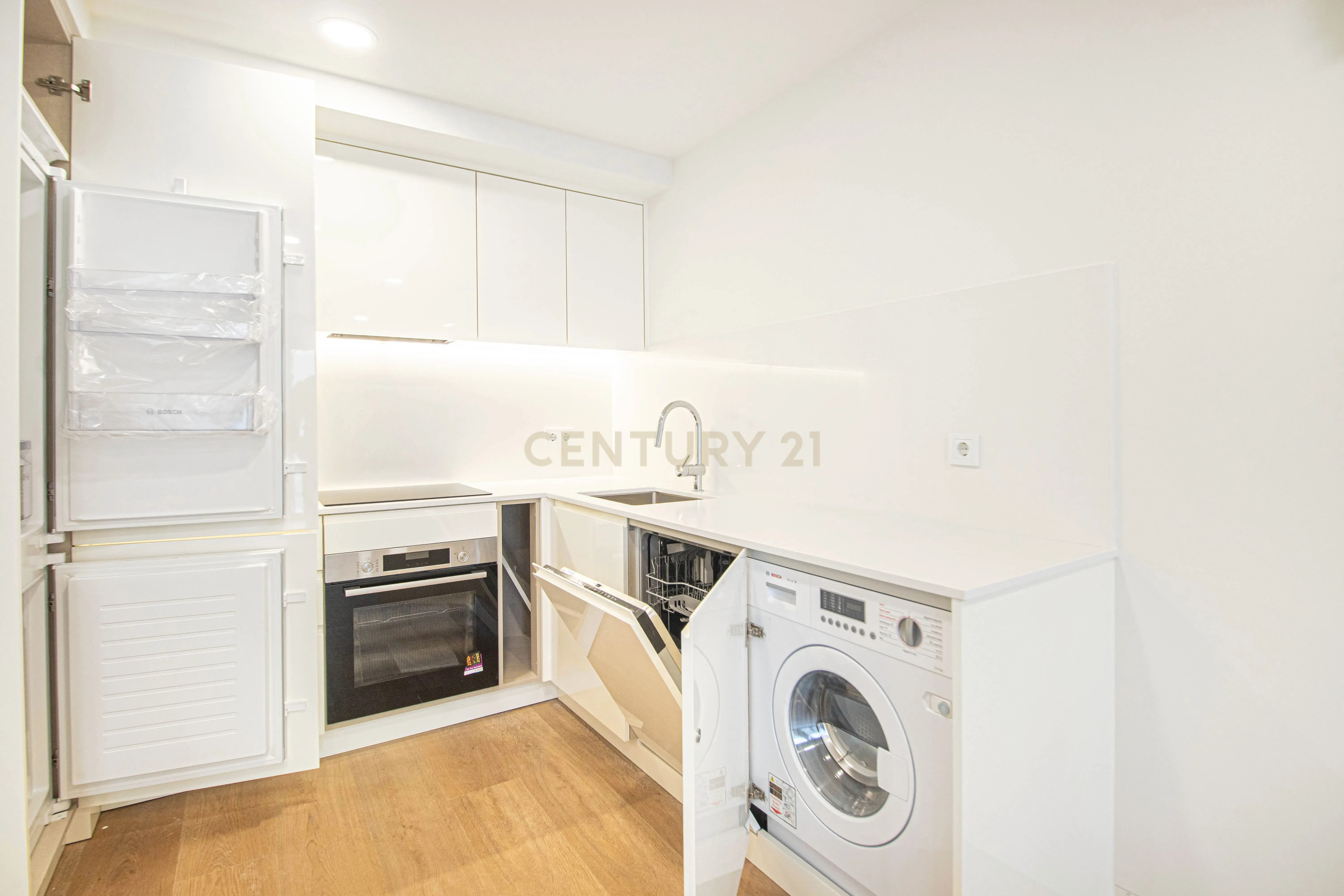 Fotografia 10 de Apartamento T1 Novo com Garagem em Sacavém | Cedência de Posição