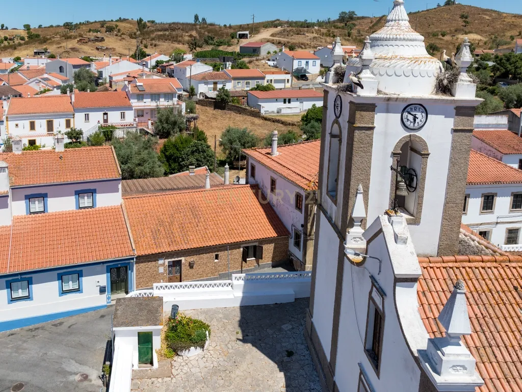 Moradia com 3 Quartos, Quintal e Garagem em Santana da Serra - Image 2