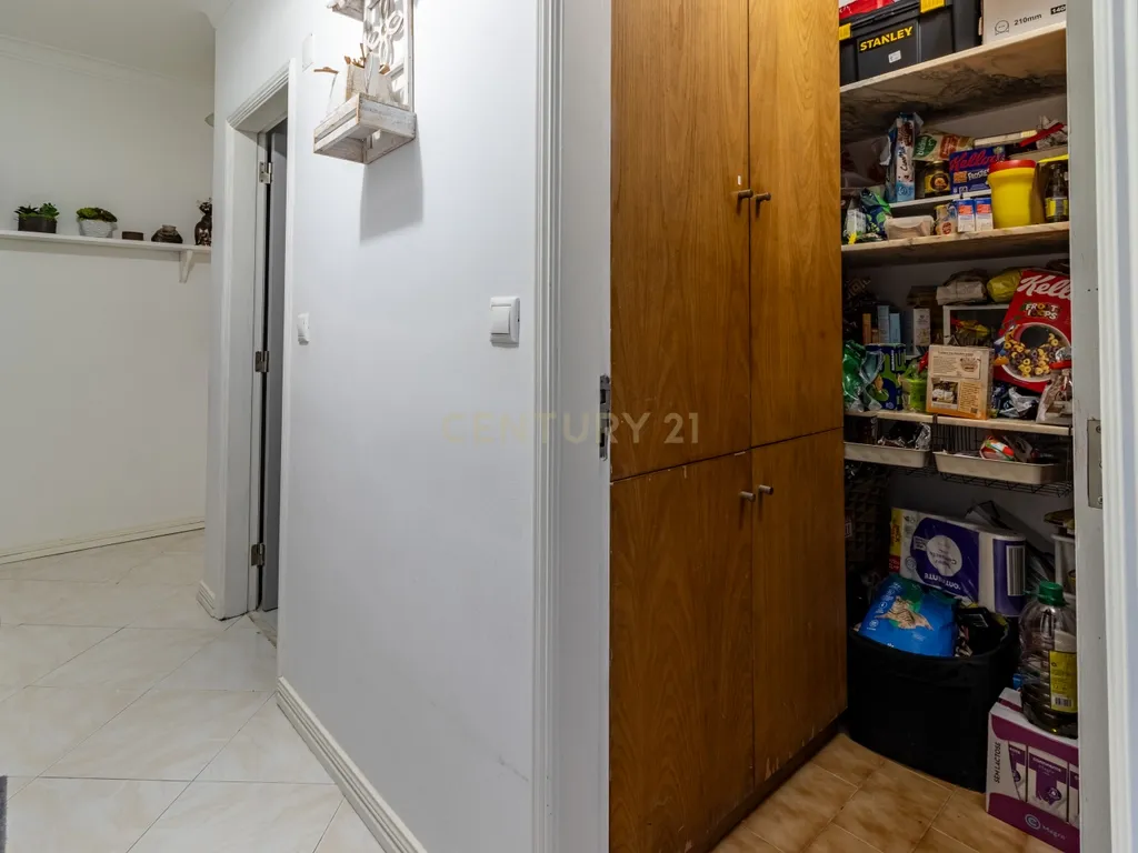 Apartamento T3 Espaçoso e Luminoso em Zona Tranquila de Sesimbra - Image 13