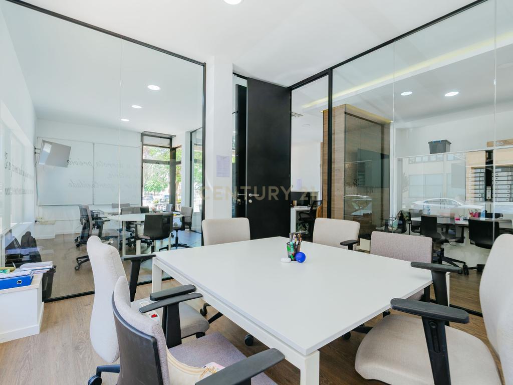 Loja com duas frentes em Sacavém, Loures - 120m² - Image 17