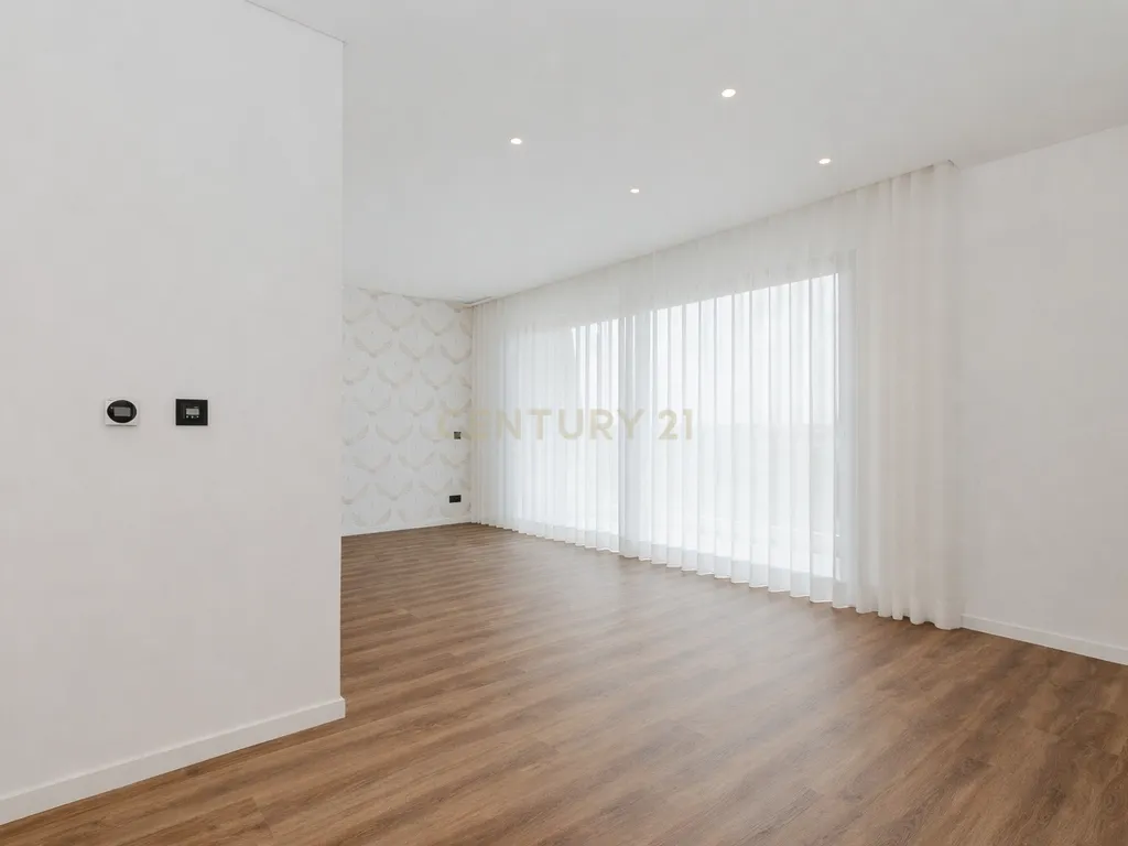 Moradia T4 com piscina e 3 suites | A escolha inteligente para viver com mais espaço a minutos de Lisboa - Image 16