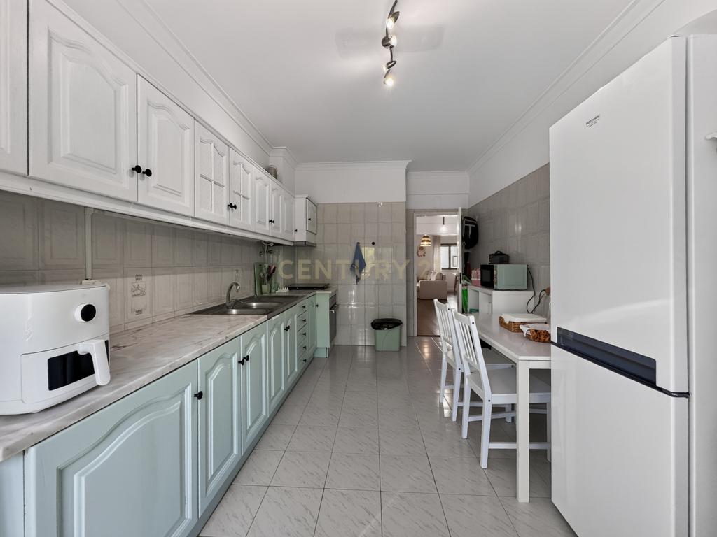 Apartamento T1 com duas frentes, excelentes áreas e arrecadação – Setúbal - Image 11