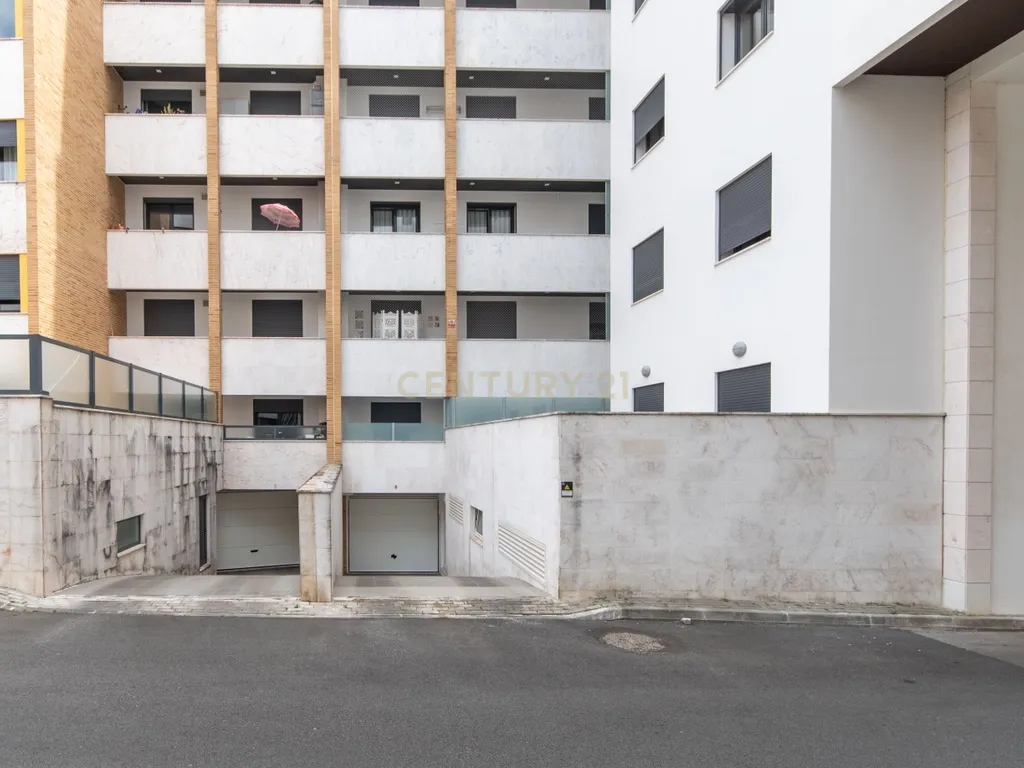 Duplex T4 nova construção com 2 terraços e Box (Infantado/Loures) - Image 44