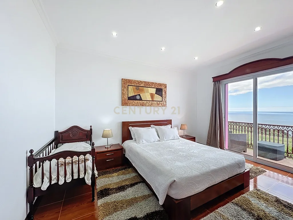 🏡 Moradia Única com Vista Mar — 3 Apartamentos | AL em Funcionamento | Feteiras, Ponta Delgada - Image 40