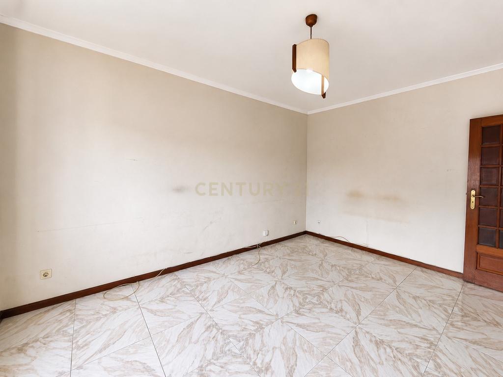 Apartamento T2 com Vista Panorâmica em Vila Nova de Gaia - Image 11