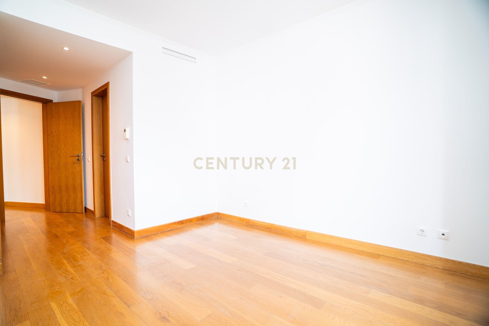 Fotografia 6 de Apartamento T1 no Edifício ECRA com Lugar de Estacionamento