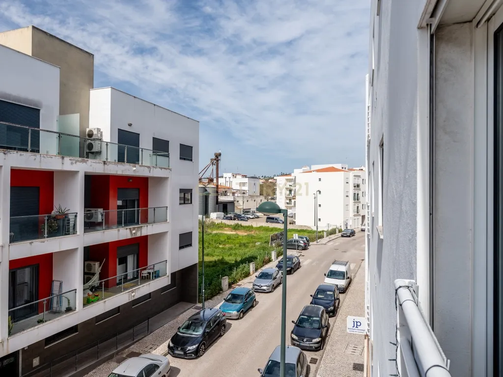 T2 com 99m², varanda generosa e 2 lugares de garagem em Silves - Image 29