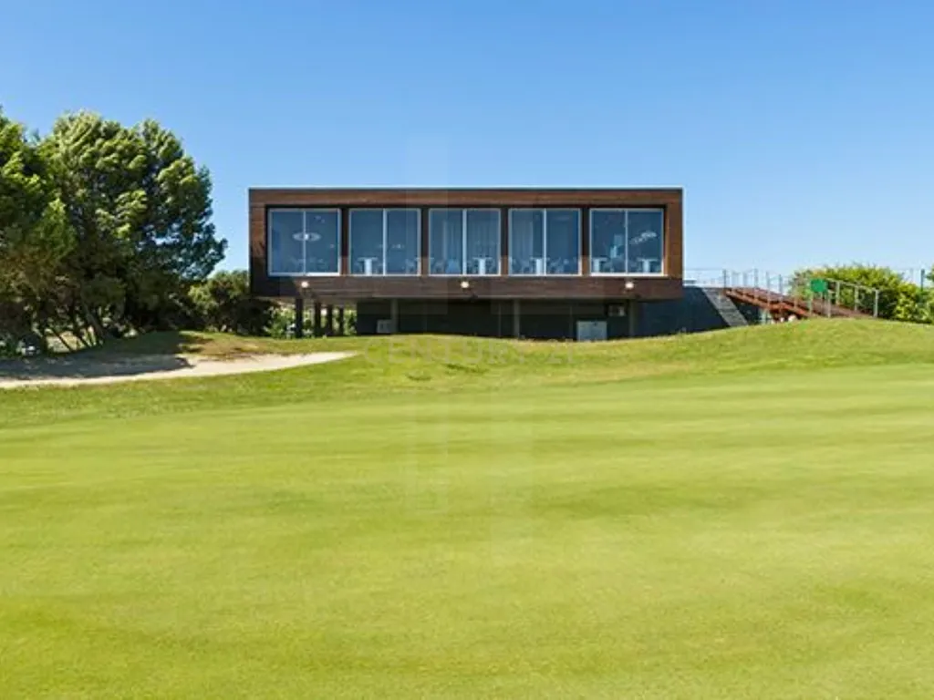 T1 Mobilado com Vista Panorâmica sobre o Campo de Golfe e o Céu de Lisboa - Image 40
