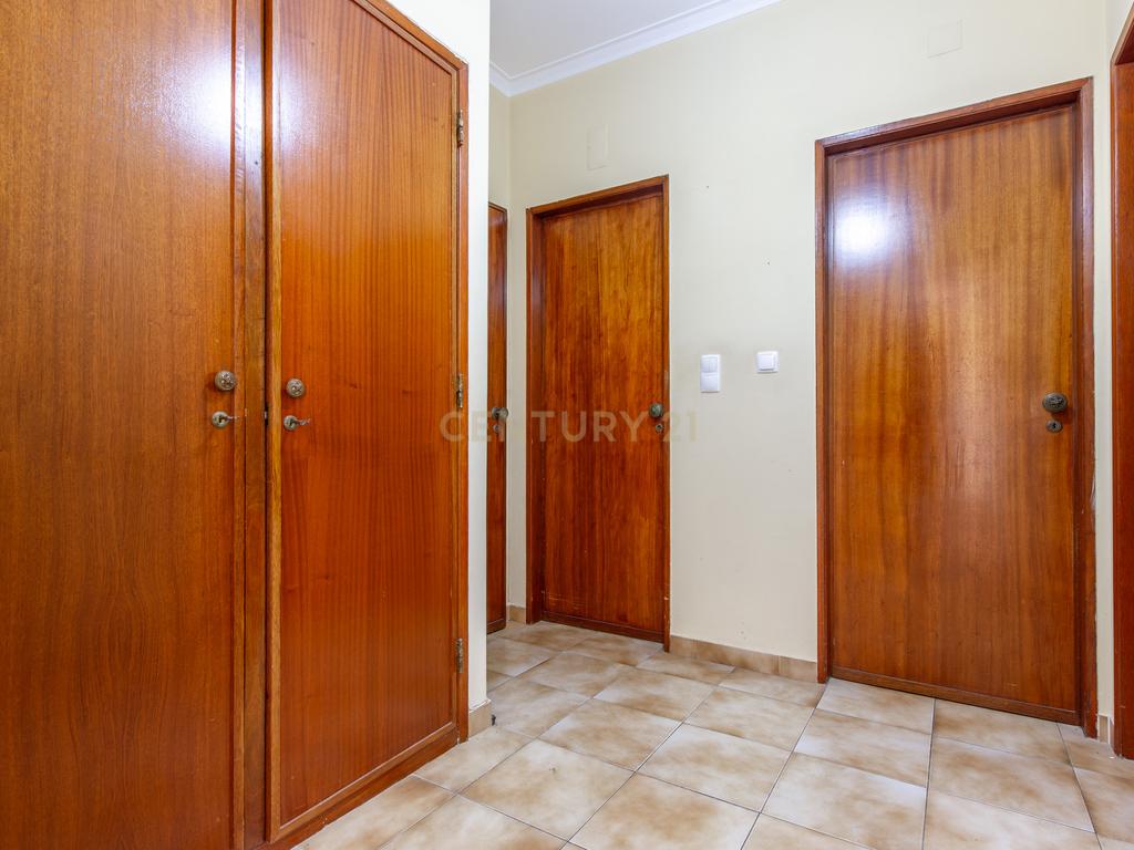 Apartamento T4 - Venda Nova - Image 20