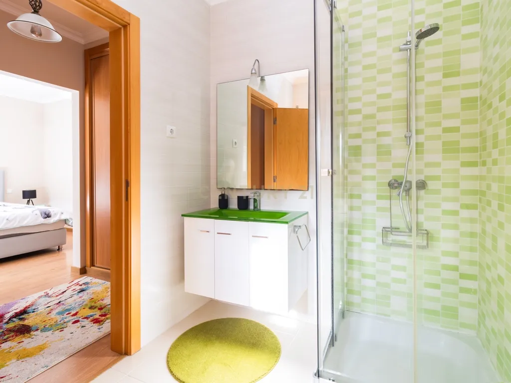 Moradia T4 com Piscina Privativa na Marinha Grande - Image 25
