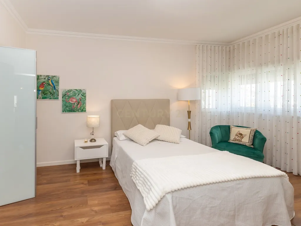 🌳 Moradia T4 Isolada com Jardim e Terraço na Quinta da Serralheira 🌞 - Image 62