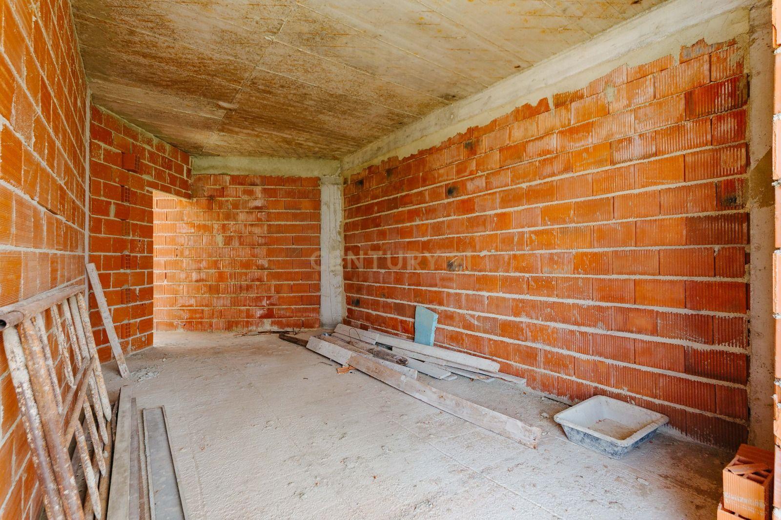 Moradia Unifamiliar de Tipologia T2 em Construção - Image 26