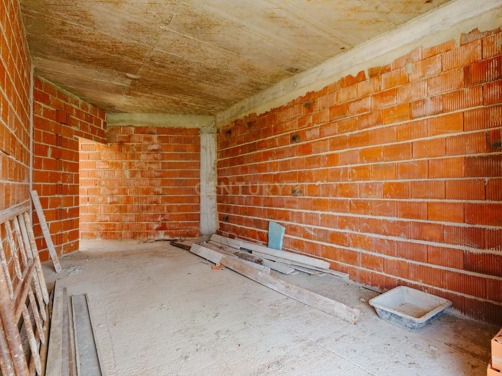 Moradia Unifamiliar de Tipologia T2 em Construção - Image 26