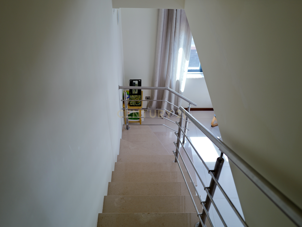 Apartamento Duplex T4 de Prestígio com Vista Rio | Alcochete - Image 13