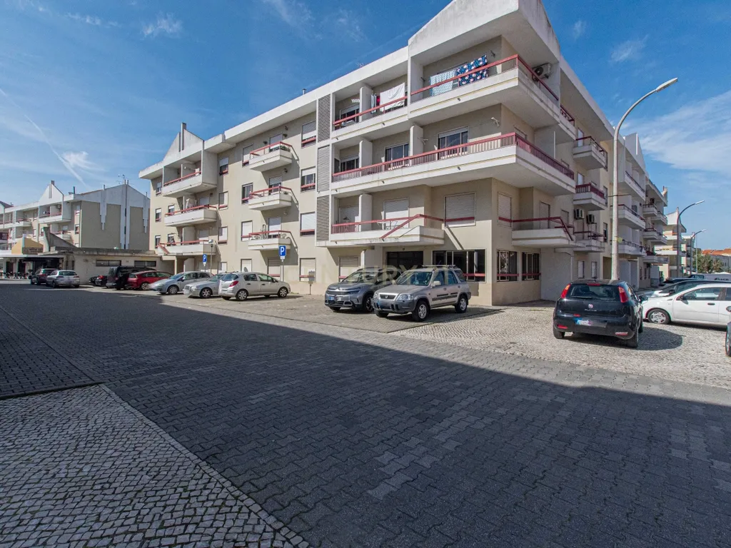 T3 na Urbanização Nova Moita com Varanda e Lareira - Image 27