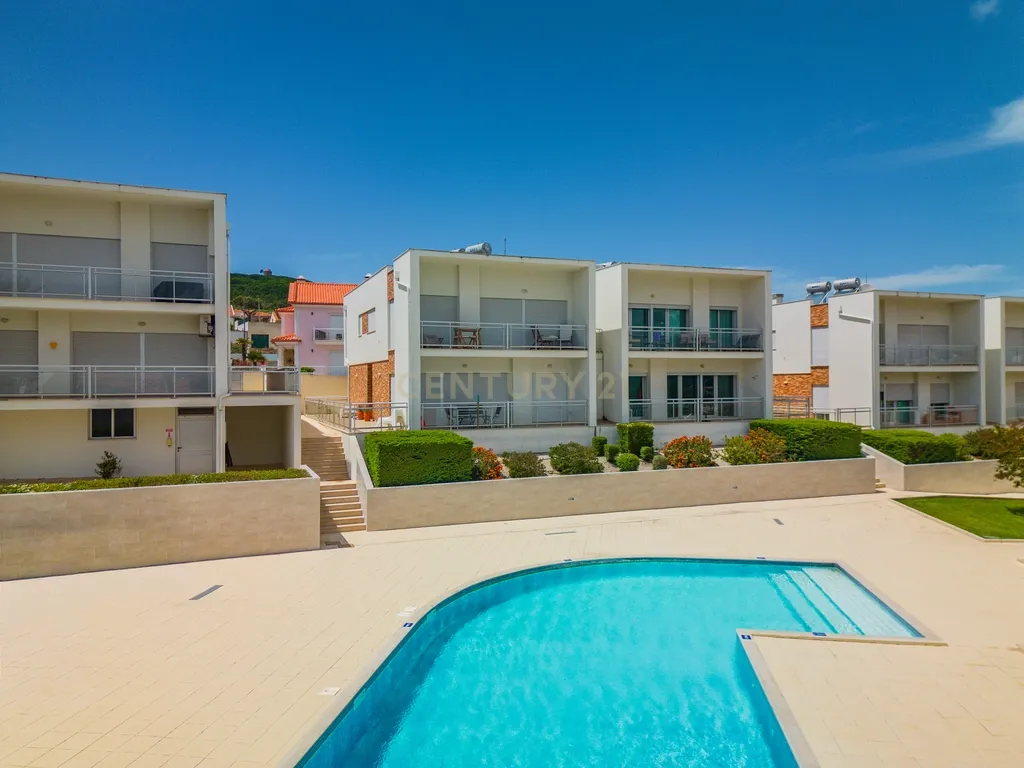 Apartamento T2 Condomínio Fechado Vista Baía - Image 2