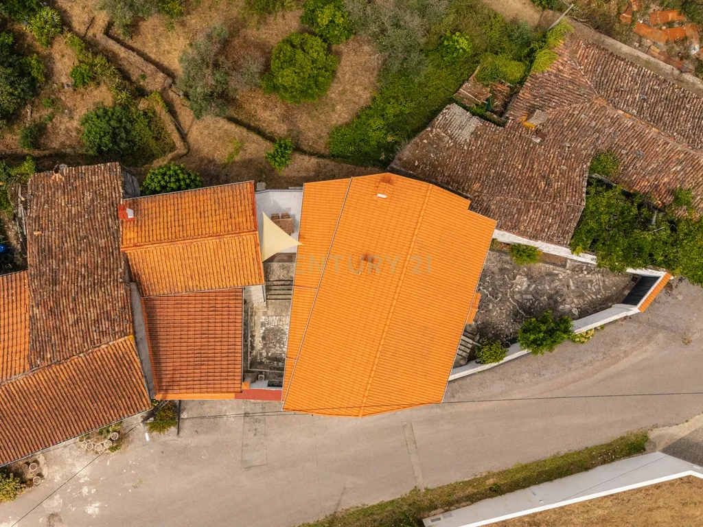Moradia Renovada em Serpins, Lousã com 3 Casas de Banho - Image 52