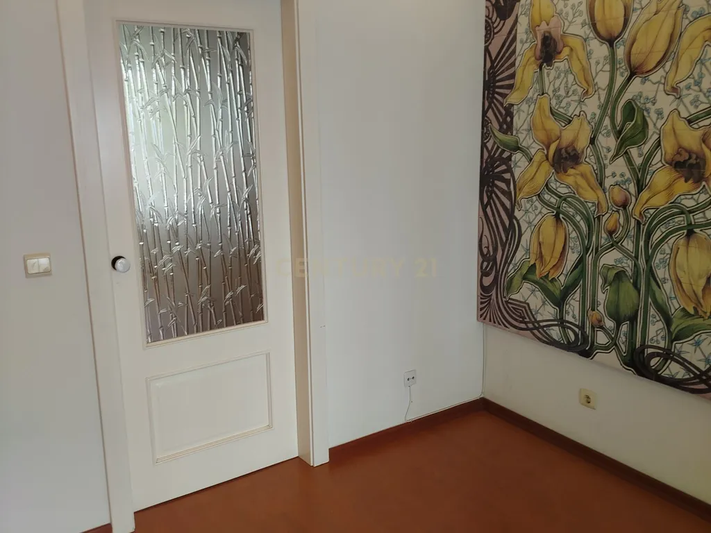 Apartamento T2 Mobilado com Vista Mar e parqueamento 1 carro - Image 2