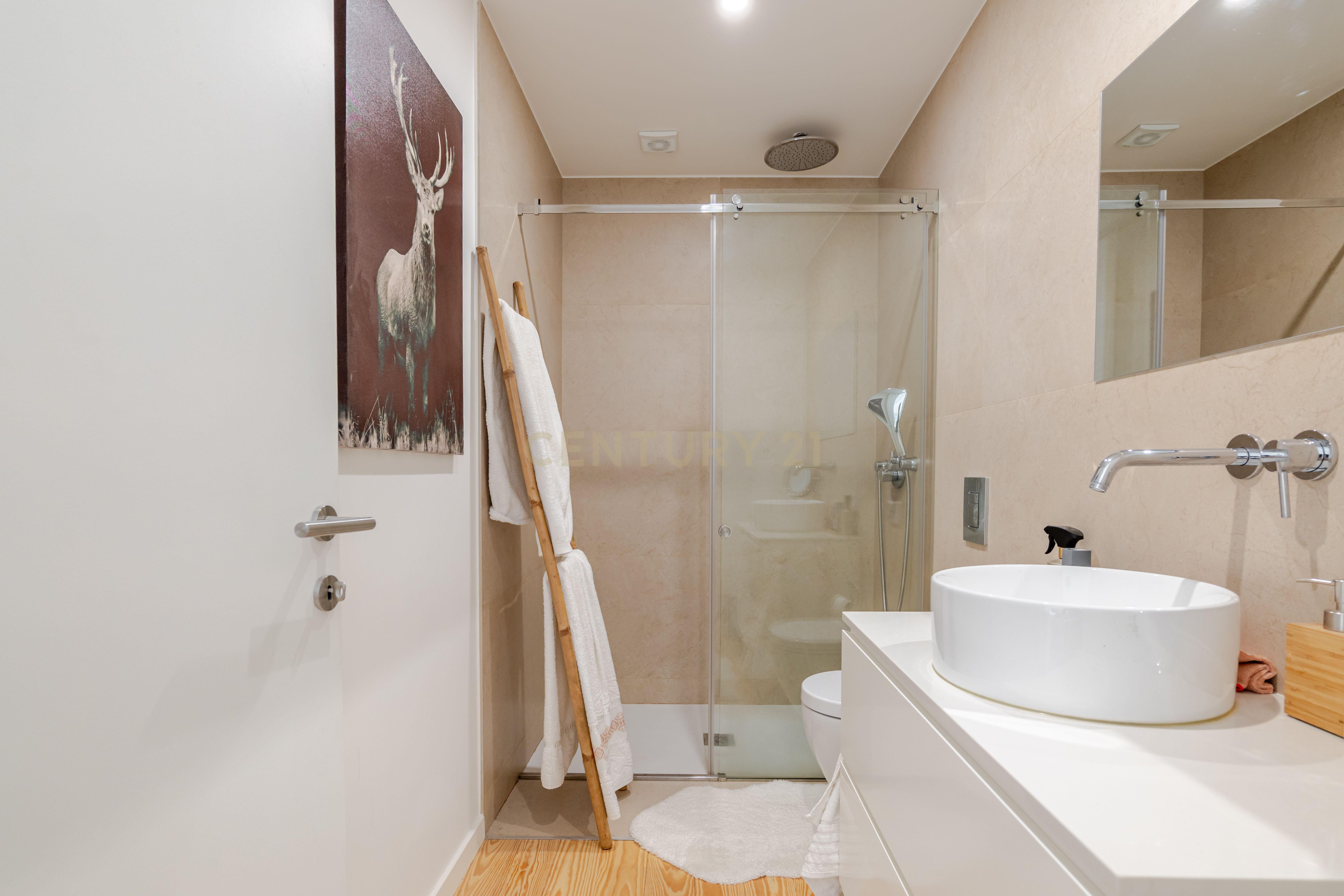 Fotografia 10 de Apartamento T2 de Charme no Coração do Porto
