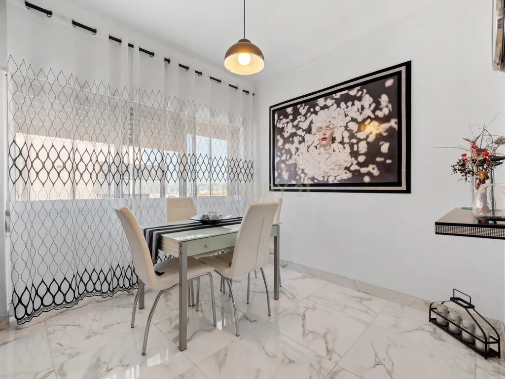 Apartamento Duplex de 7 assoalhadas no Barreiro - Image 19