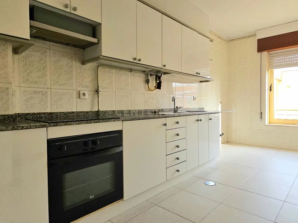 T2 Exclusivo no Centro de Esposende | Terraço Privado com Vista Mar | Garagem Fechada - Image 9