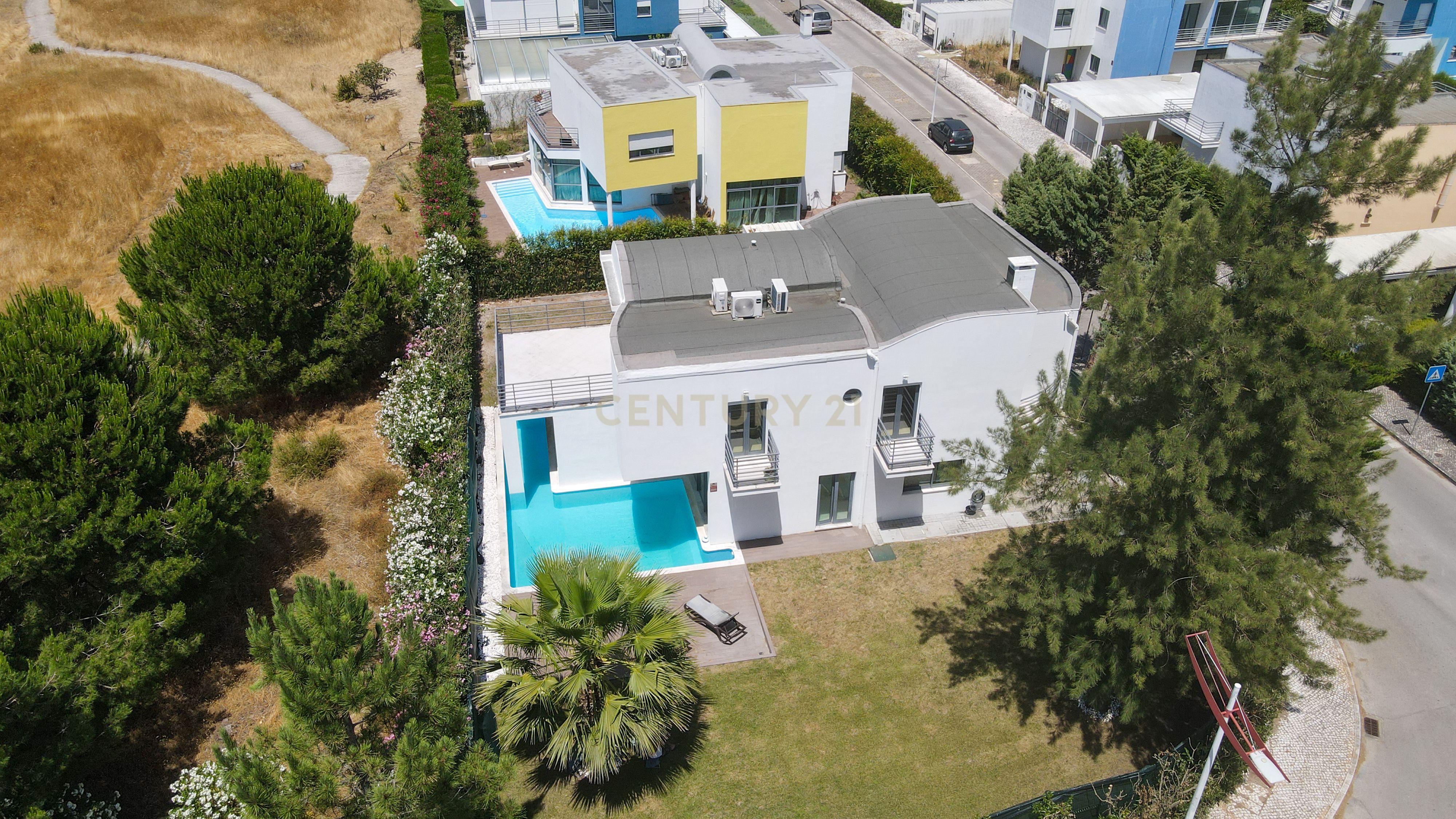 Moradia T5 para arrendamento no Palmela Village