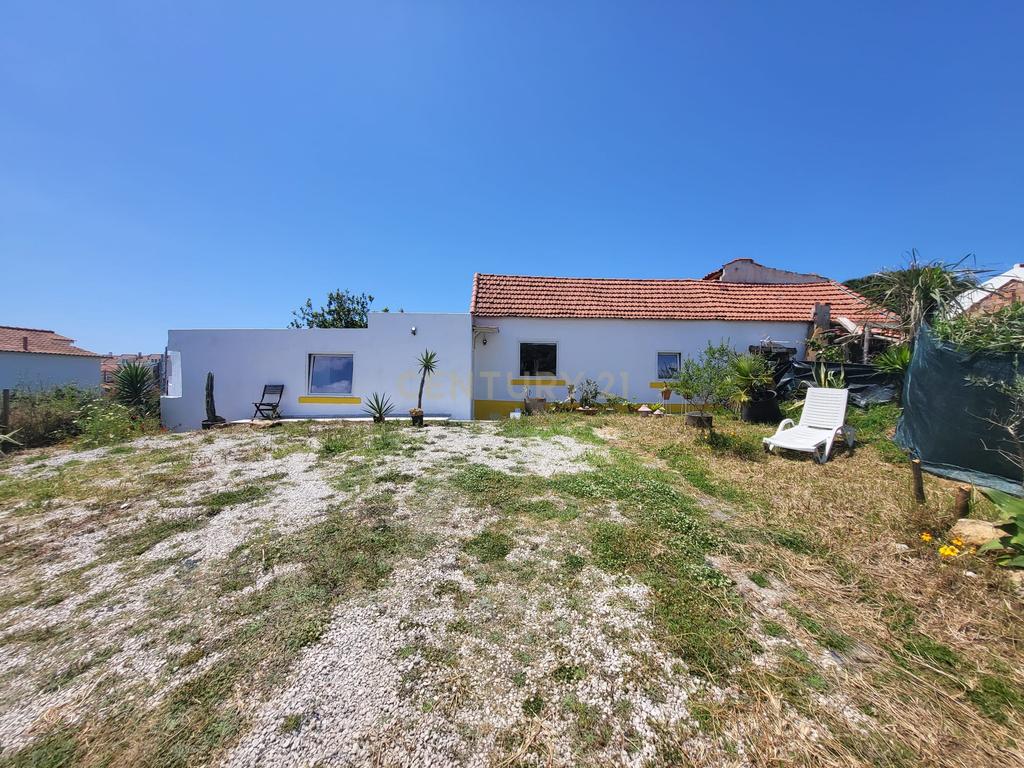 Moradia T2+2 – Quinta da Morgadinha, Charneca da Caparica - Image 1