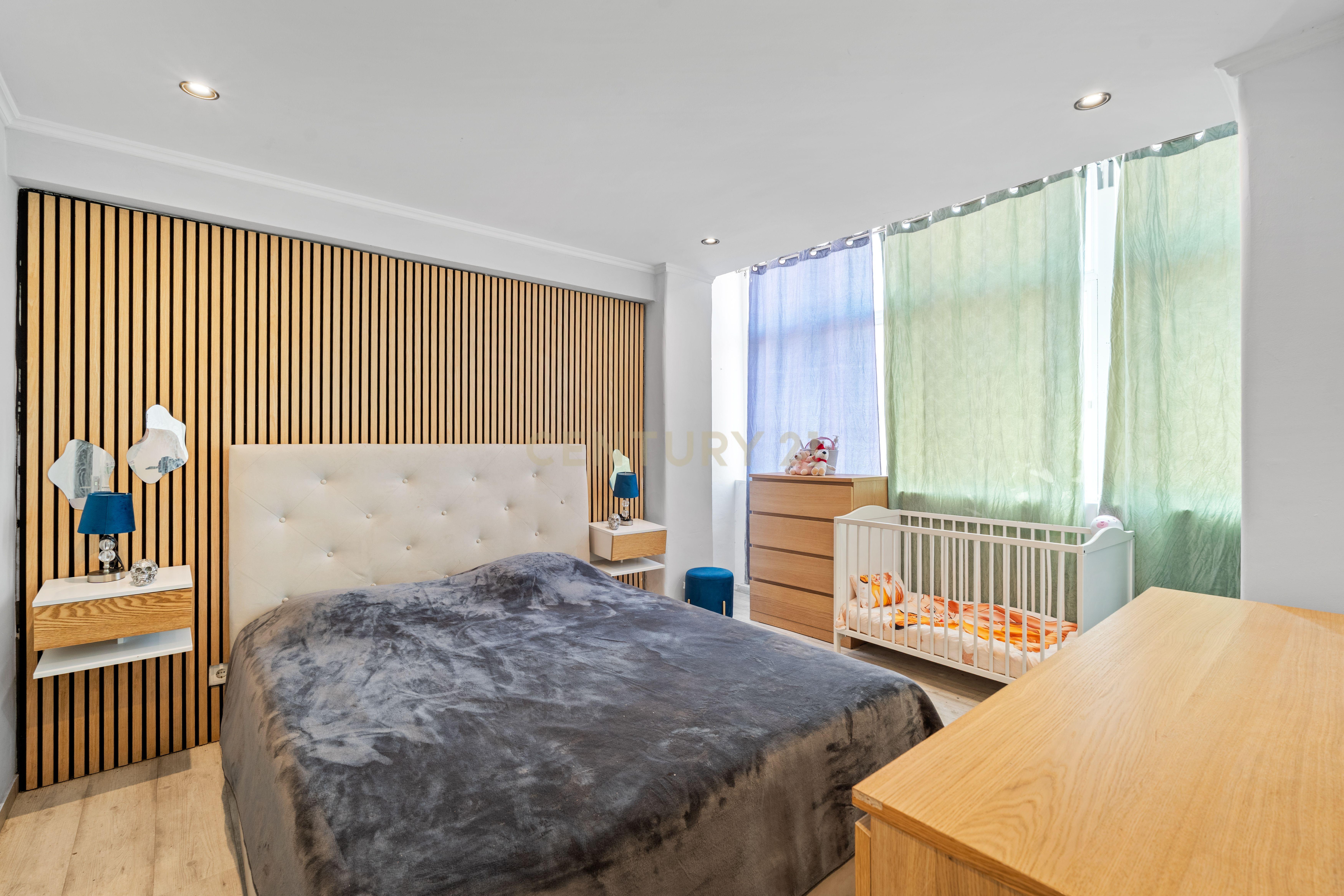 Fotografia 10 de Penthouse T4 Remodelada com Terraço Privativo e Vista Panorâmica sobre Lisboa