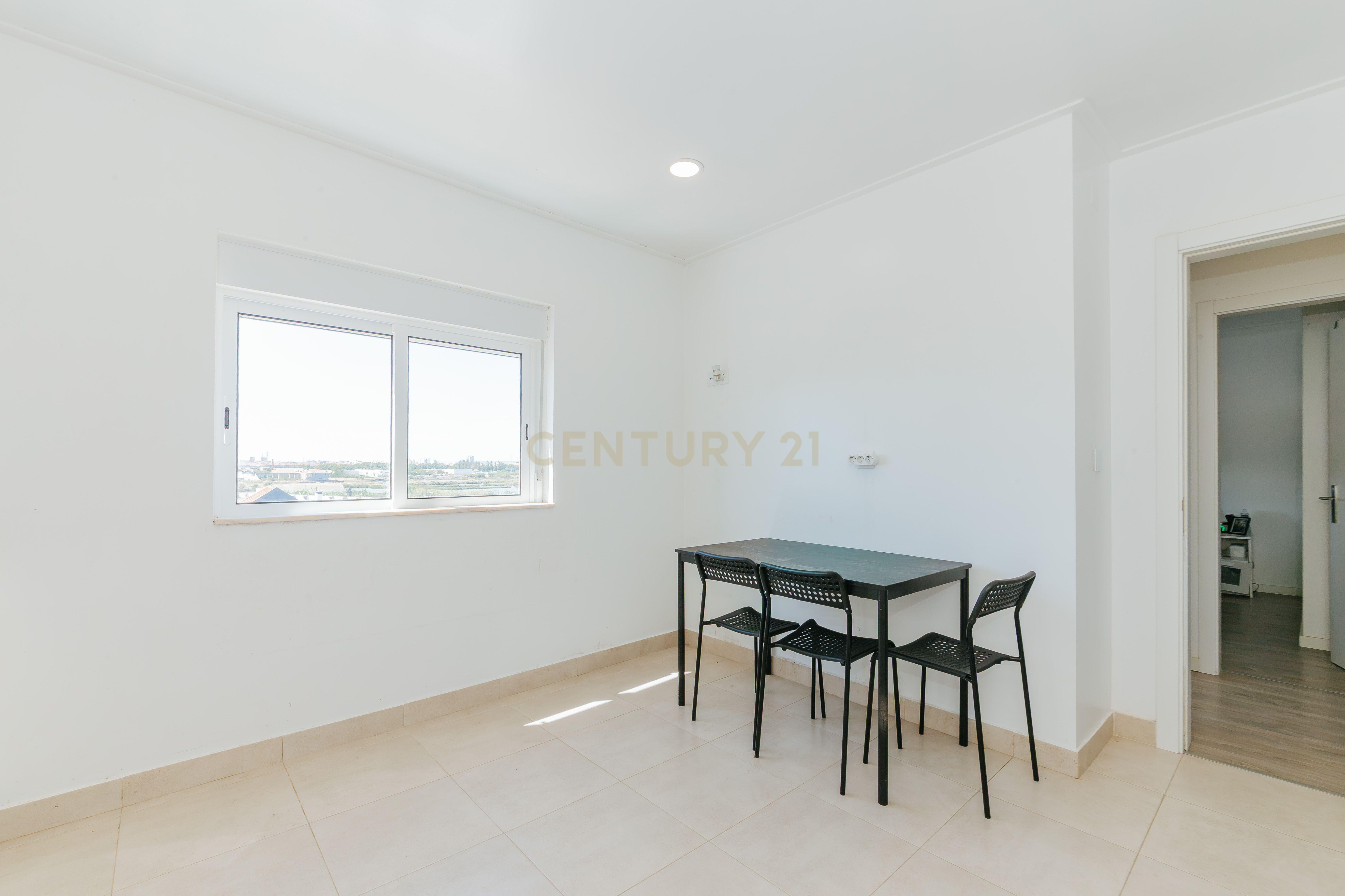 Fotografia 4 de Apartamento T2+1 Renovado em Alhos Vedros