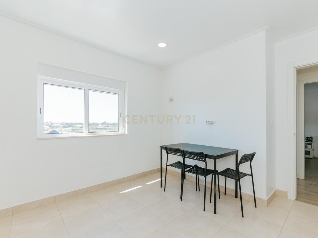 Apartamento T2+1 Renovado em Alhos Vedros - Image 4