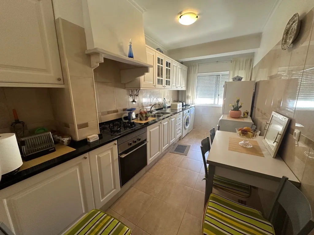 APARTAMENTO T2 | LOCALIZAÇÃO CENTRAL EM TIRES | EM EXCELENTE ESTADO DE CONSERVAÇÃO - Image 1