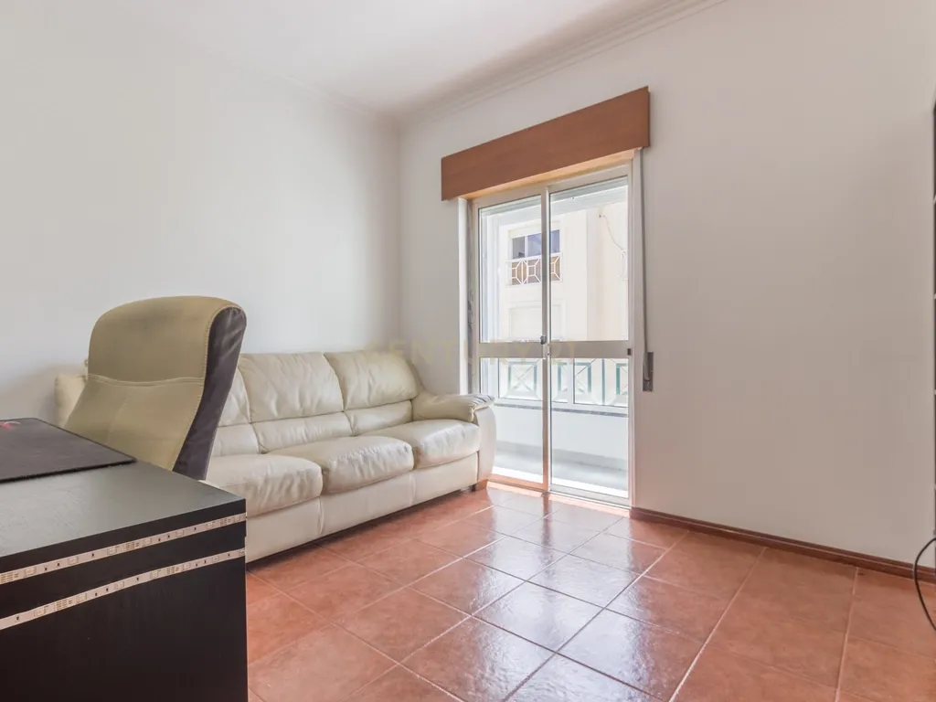 Apartamento T2, localizado na Quinta do Conde - Image 8