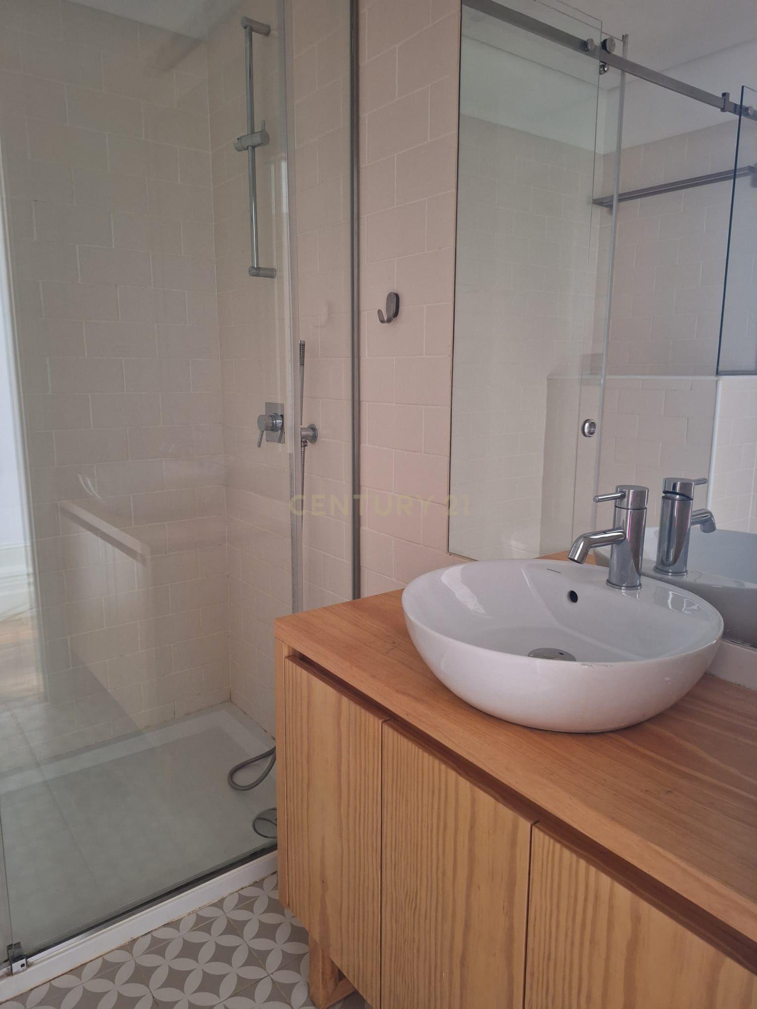 Apartamento T2 moderno na Rua do Bonfim, Porto. - Image 13